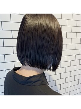 サァ(SAH) 平行シンプルボブ