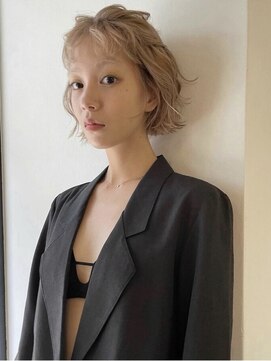 シーカ ニカイ(siika NIKAI) こなれミディ　ハイトーンボブ