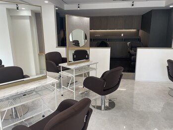 アイズ 横浜(IS)の写真/仕上がりの技術力、再現性が◎上質な空間でどの年代の方にも落ち着いていただけるアットホームさが魅力♪