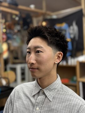 スピナーバルベアリーア(SPINNER BARBERIA) テーパースパイキーショート/フェード/SPINNER BARBEARIA/Ren