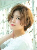 前髪長めのカジュアルショートボブ