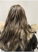 ロングスタイル☆ハイライトを入れて透明感のあるカラーに!