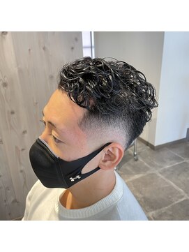 デュード(Dude) スキンフェードパーマ