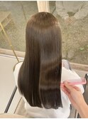 オリーブベージュ