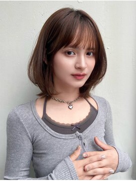 エムプラス 二子玉川(Mplus) 迷ったらコレ！誰もがフィットする透明感ミディ、やわらか仕立て