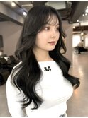 レイヤーカットロング黒髪韓国ヘア顔周りレイヤー似合わせヘア