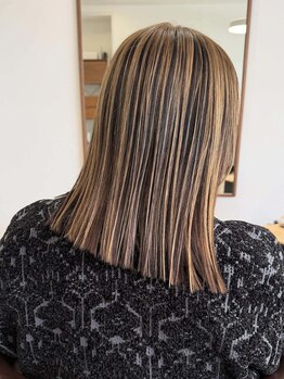 nona hair salonの写真/透明感◎のハイトーン・白髪ぼかし。プライベートサロンで叶える、ダメージを抑えた大人の上品カラー