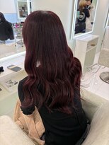 シーナ バイ マグ(siina. by Mag)&nbsp;大人可愛いチェリーレッド×レイヤーカットで艶髪小顔ヘア