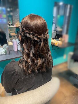 リエラ 新宿(RIERA) プリンセスハーフアップ