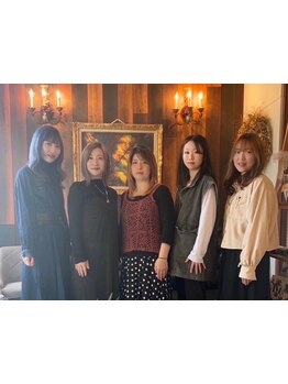 女性ならではの目線で、髪のお悩みを解決◎ファッションやライフスタイルまで寄り添った提案が人気◇