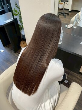 ヨンセンチメートルヒロサカ(4cm HIROSAKA) 髪質育成トリートメント