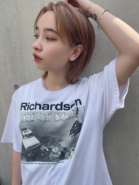 ウルフカット　レイヤー　耳掛け　外ハネ