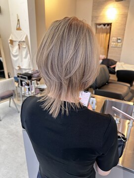 ヌエラ(nuella.) smoke beige