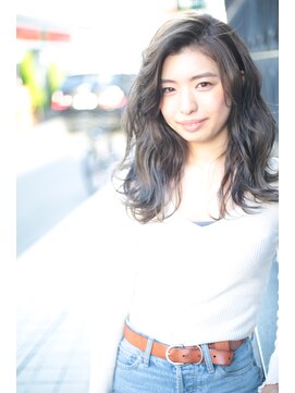 リアン(Lian) ブルーグレージュのロングスタイル