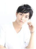 ショートレイヤーランダムパーマ風くすみブルー　神山賢司