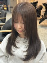 レイヤーでオシャレに、透明感カラーとレイヤーカット