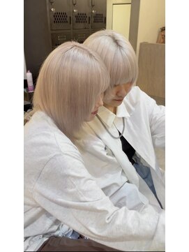 ダイアモンドリリー(Diamond Lily) ホワイトベージュ