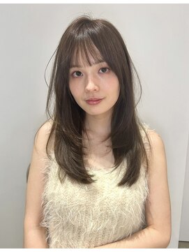 ユーフォリア 渋谷グランデ(Euphoria SHIBUYA GRANDE) レイヤーカット　ヘーゼルベージュ　顔まわりカット