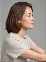 キヴィ(kivi)&nbsp;白髪ぼかしハイライト×大人可愛いふんわりボブ