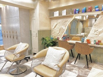 モアラナ 栄 名古屋(Moalana)の写真/[究極の髪質改善シルキーエステ￥18500]クセやうねりを抑えてボリュームダウン［栄/髪質改善/縮毛矯正］