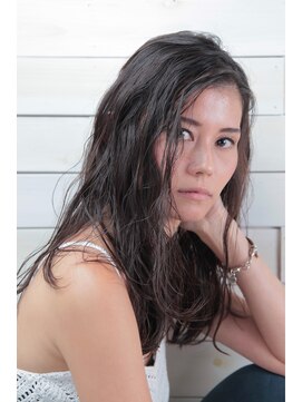 ラック 辻堂(LUCK) ぬれたほつれウェーブとシアーな質感で色気を放出