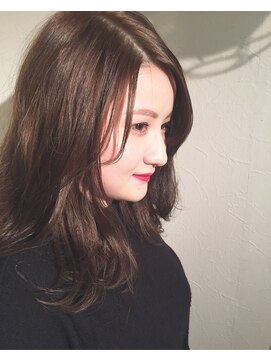 フィルビー(Phil be) アッシュブラウンのミディアムスタイル