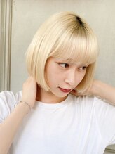 周りと差をつけるおしゃれハイトーンショート