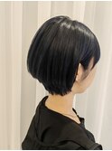 ショートボブ×群青色
