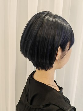 ビーエリアプレミアータ(BE AREA PREMIATA) ショートボブ×群青色