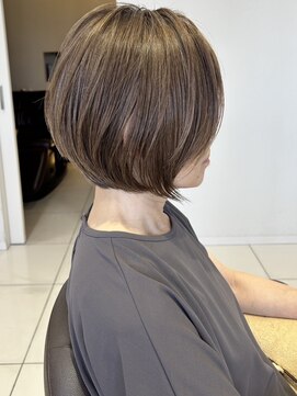 ラック 由比ヶ浜(LUCK) 前下がりボブ×白髪ぼかしハイライト