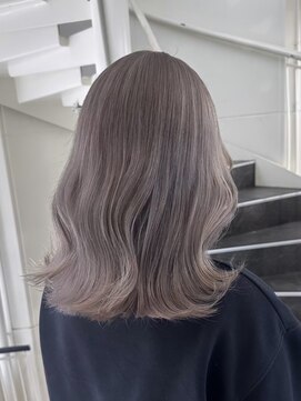 リア(riah) ダブルカラーミルクティーベージュレイヤーカット韓国ヘア