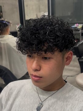 イーラ(era) スペインカールパーマ/メンズ/刈り上げ/眉毛/ツイスト