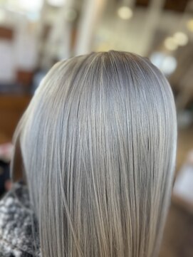 透明感ブルーハイトーンカラー