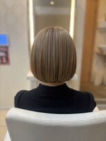 フレア(FLAiR)&nbsp;10代20代ブリーチありベージュカラーミニボブスタイル/上大岡