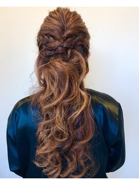 ピアリ(Peri) 編み込みハーフアップ