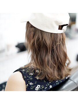 リタ(RITA) ミディアムヘア