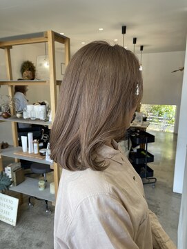 アンボス(Ambos) ベージュ系カラー