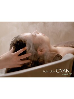 取扱サロンが限定されている[Aujua（オージュア）]を使用！髪質に合わせたオージュアケアで健康的な美髪に*