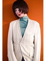 ニウ(NIU)&nbsp;顔まわりレイヤーで抜け感をプラスしたショートボブ