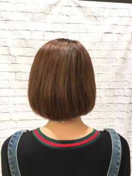 ミーティア バイ クアトロ(Meteor By QUATRO) 大人可愛いふんわりとしたショートボブ