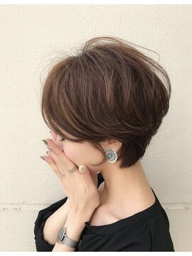 ペネロープ(Penelope) くびれショート　小顔ショート　ふんわりショート　YACHI