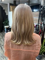 ヘアー リードレス(hair Re:dress)&nbsp;ハイトーンカ×外はね艶ロングホワイトブロンド10代20代