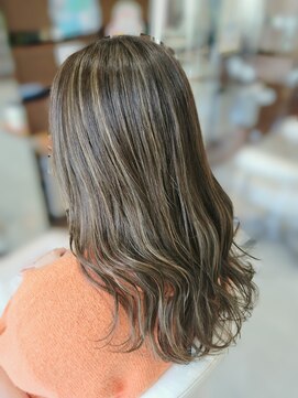 アトリエ atorie ハイライトカラー脱白髪染めハイライトケアブリーチ【岸和田】