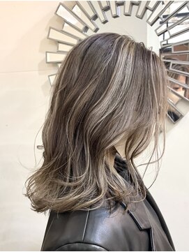 リアイス(Re:ICE) ミディアムニュアンス外国人風アッシュベージュハイライト