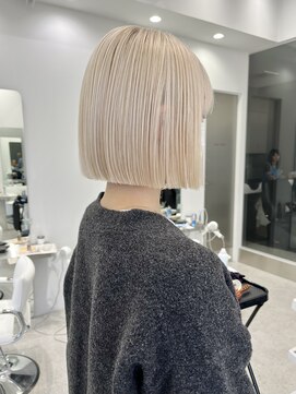 イリ(iLi) 【iLi×REN】ミニボブ/ホワイトブロンド/ホワイトベージュ