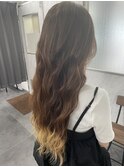 ロング巻き髪裾カラー