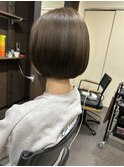 首元スッキリ！ミニボブ！オリーブグレージュで赤みを消します