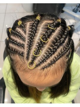 ヘアスタジオ クリブ(HAIR STUDIO CRIB) コーンロウ