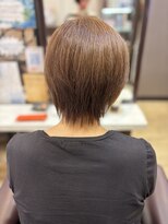 トレセッテ(tre sette)&nbsp;明るめベージュブラウングレイカラー/ショートレイヤースタイル