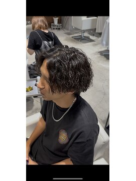 ミリ(milli Produce by ITAKURA) ツイストスパイラルパーマ